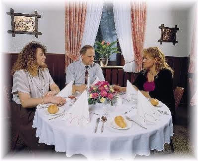 Hosser'S Hotel Restaurant อิดาร์-โอเบอร์ชไตน์ ภายนอก รูปภาพ
